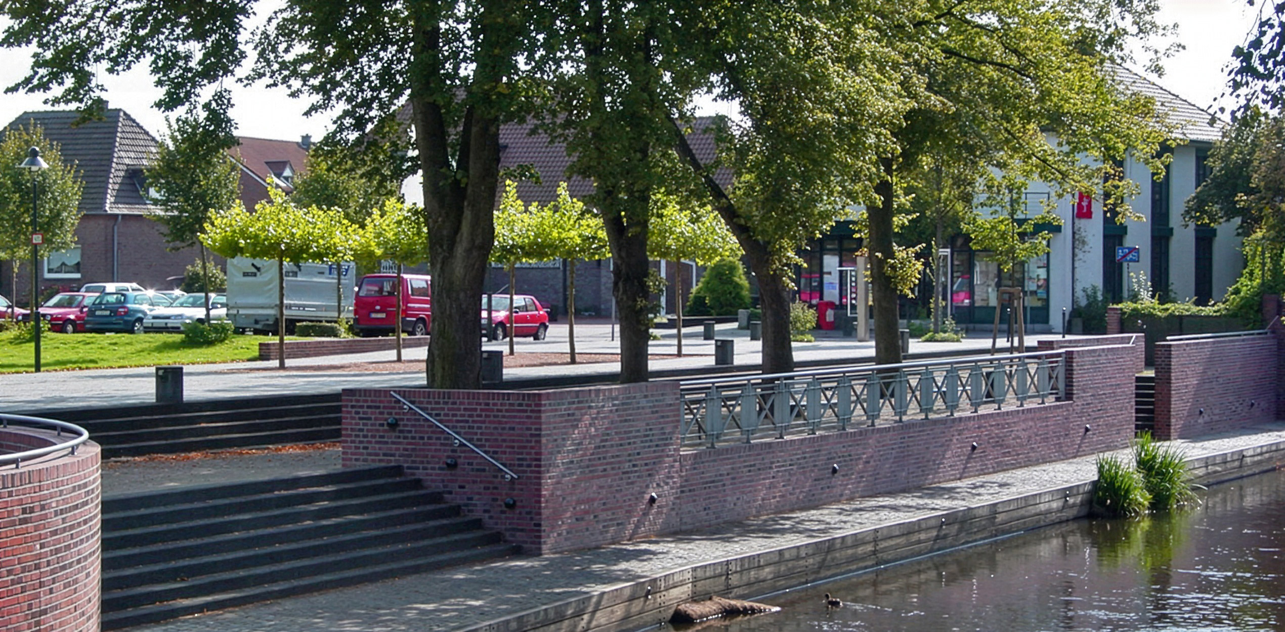 Platz an der Niers gebaut